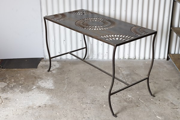 Lot 92 - GARDEN TABLE