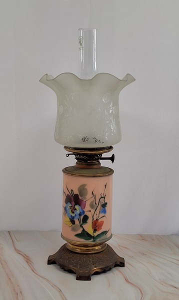 Lot 1264 - KEROSENE LAMP