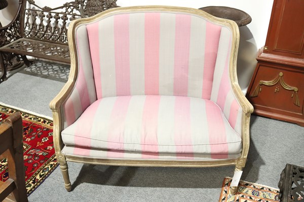 Lot 61 - SETTEE