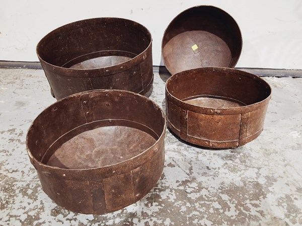 Lot 116 - FOUR VINTAGE BOWLS