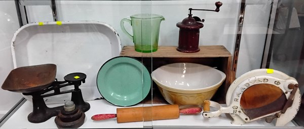 Lot 1332 - VINTAGE KITCHEN WARES