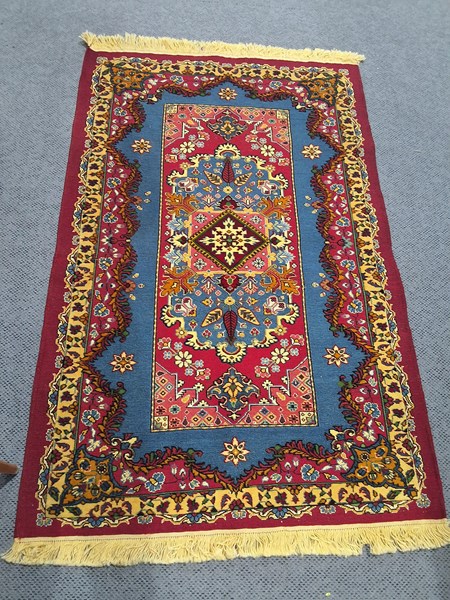 Lot 432 - RUG