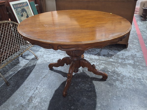 Lot 230 - DINING TABLE