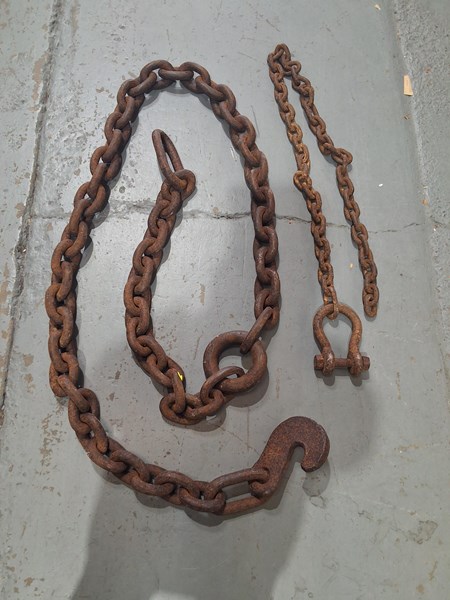 Lot 330 - AGRICULTURAL CHAIN