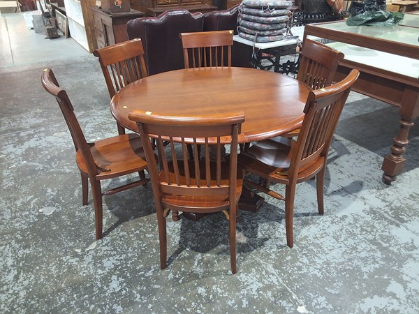 Lot 143 - DINING SUITE