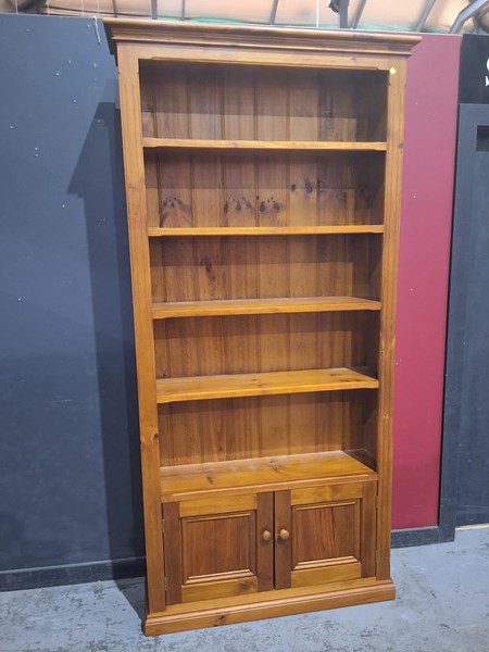 Lot 57 - BOOKSHELF