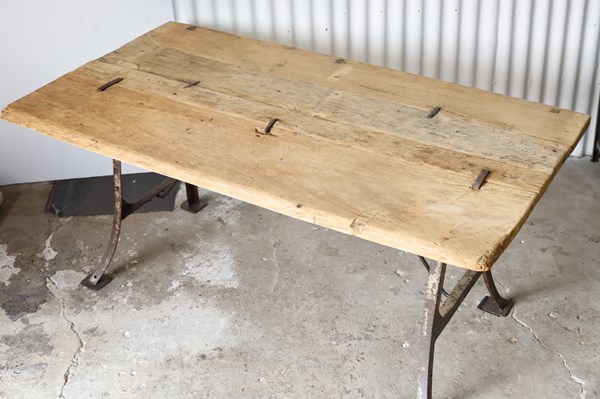 Lot 158 - DINING TABLE