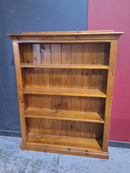 Lot 107 - BOOKSHELF