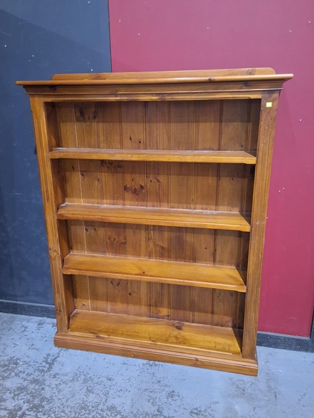 Lot 105 - BOOKSHELF