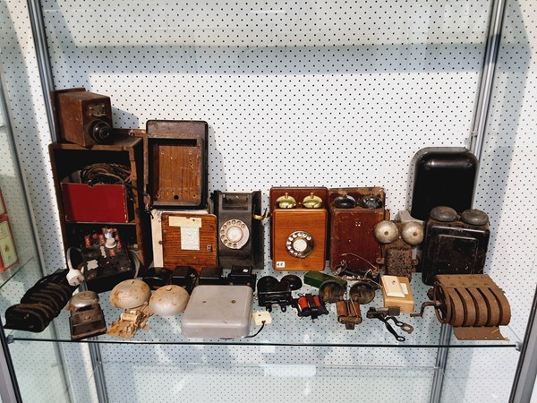 Lot 1220 - TELEPHONE PARTS