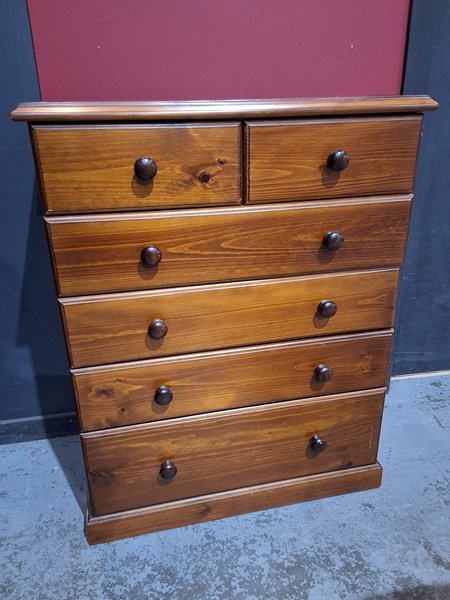 Lot 89 - CHEST OF DRAWERS