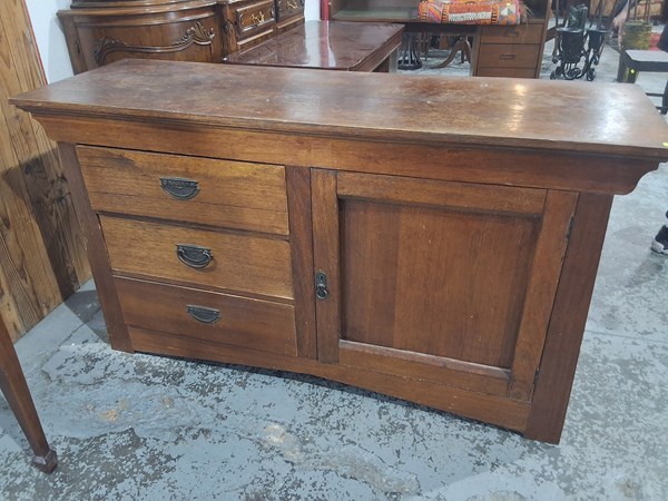 Lot 176 - SIDEBOARD