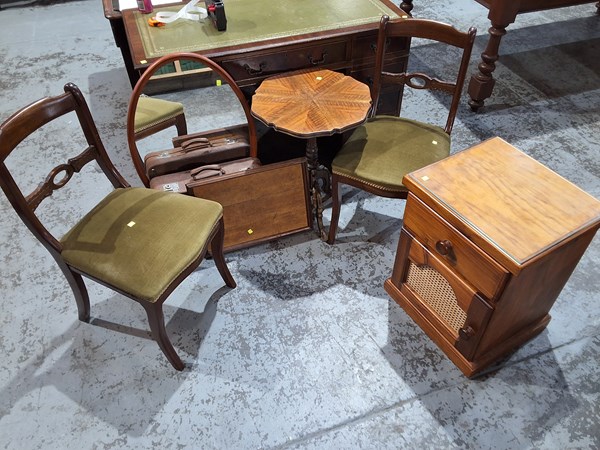 Lot 126 - FURNITURE GROUP