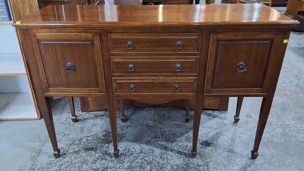 Lot 190 - SIDEBOARD