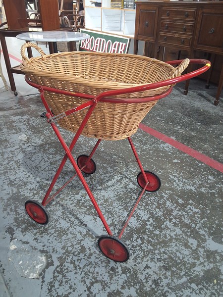 Lot 363 - LAUNDRY TROLLEY