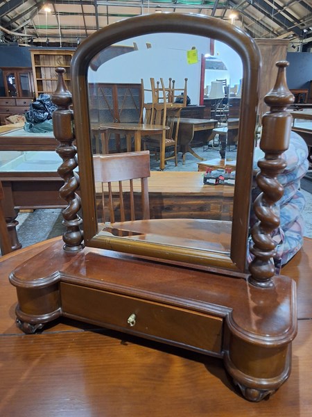 Lot 149 - TABLETOP DRESSING MIRROR