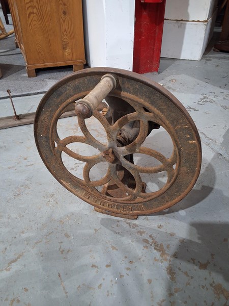 Lot 440 - CAST IRON GRINDER