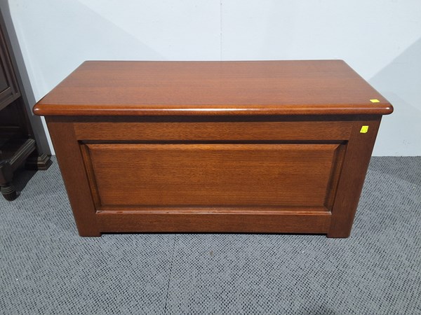 Lot 443 - BLANKET BOX