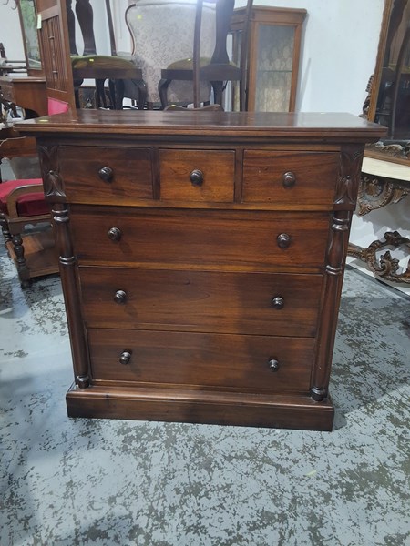 Lot 16 - CHEST OF DRAWERS