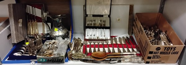 Lot 1370 - FLATWARE