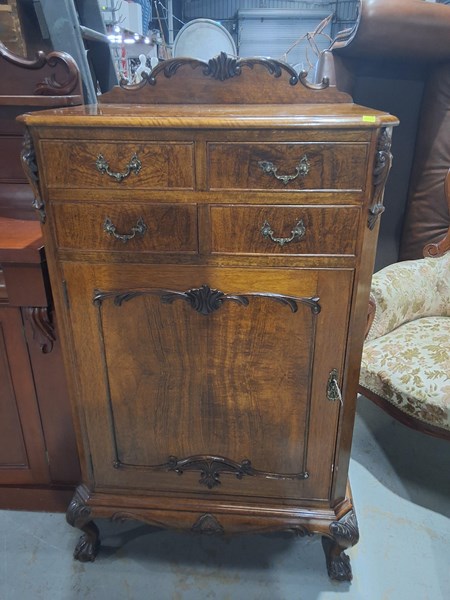 Lot 386 - COCKTAIL CABINET