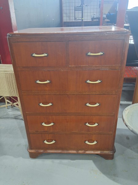 Lot 192 - CHEST OF DRAWERS