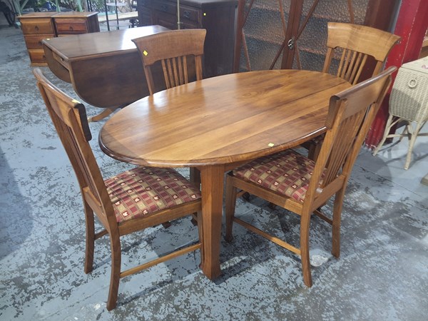 Lot 103 - DINING SUITE