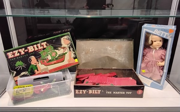 Lot 1290 - VINTAGE TOYS