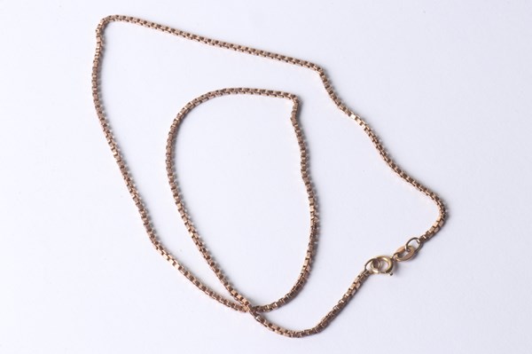 Lot 1029 - GOLD NECKLACE