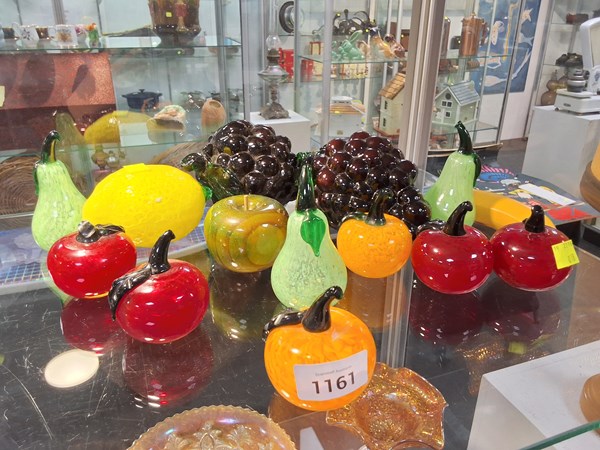 Lot 1161 - GLASS FRUITS