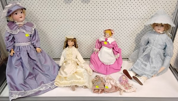 Lot 1229 - A COLLECTION OF DOLLS