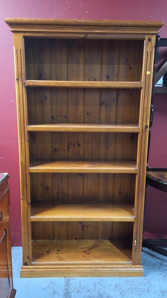 Lot 60 - BOOKSHELF