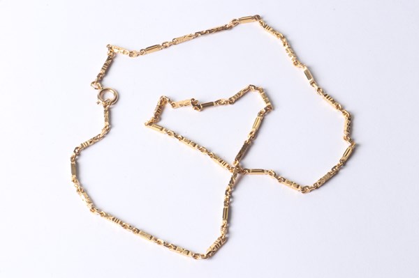 Lot 1010 - GOLD NECKLACE