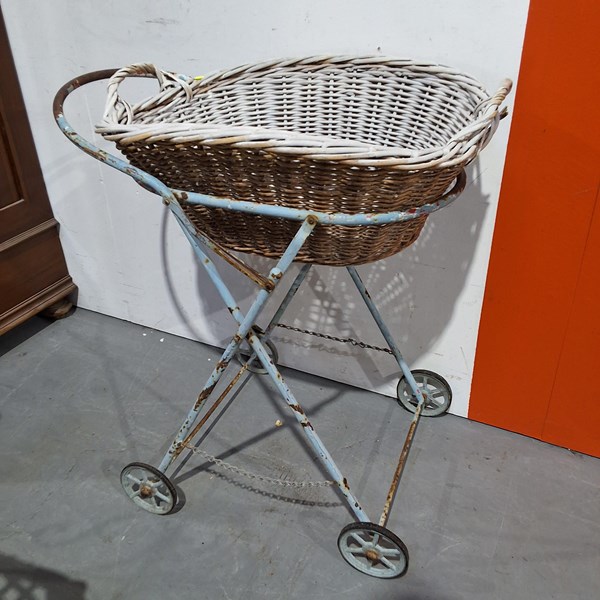 Lot 364 - LAUNDRY TROLLEY