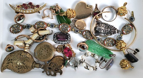 Lot 1057 - JEWELLERY