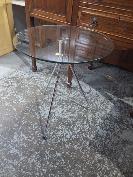 Lot 153 - SIDE TABLE