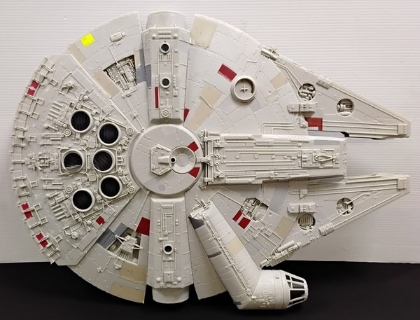 Lot 1307 - MILLENNIUM FALCON MODEL