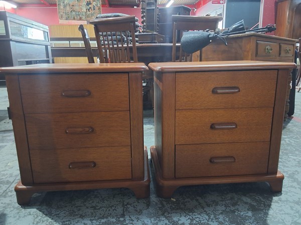 Lot 156 - BEDSIDE CABINETS