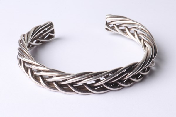 Lot 1021 - SILVER BANGLE