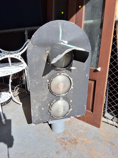 Lot 273 - RAILWAY SIGNAL LIGHT