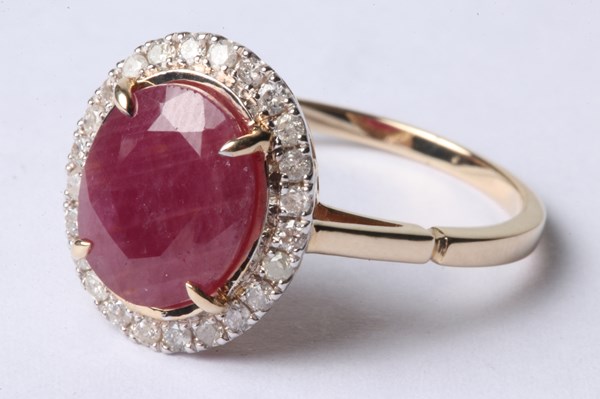 Lot 1026 - GOLD RUBY & DIAMOND RING