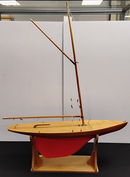 Lot 1298 - POND YACHT