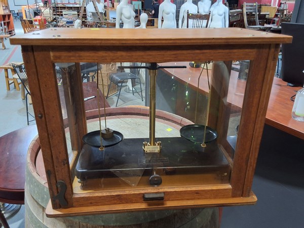 Lot 1250 - BALANCE SCALES