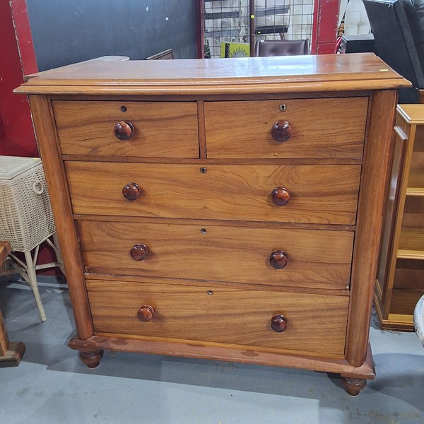 Lot 188 - CHEST OF DRAWERS