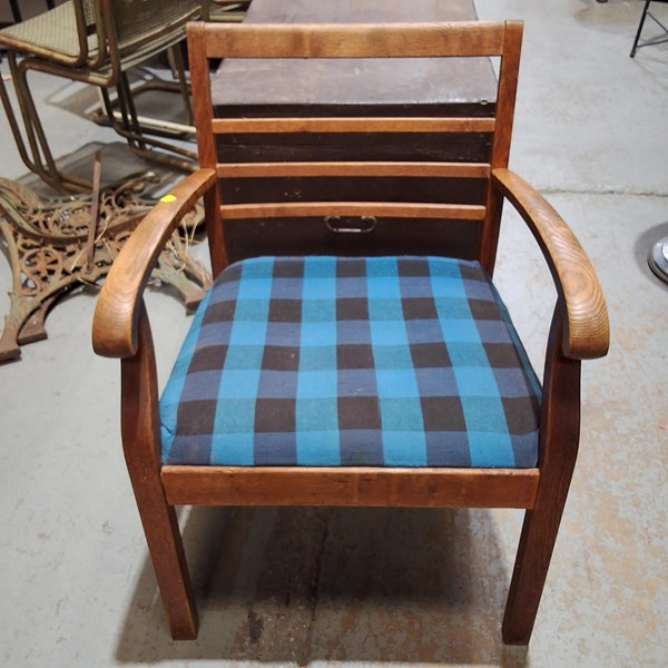 Lot 51 - ARMCHAIR