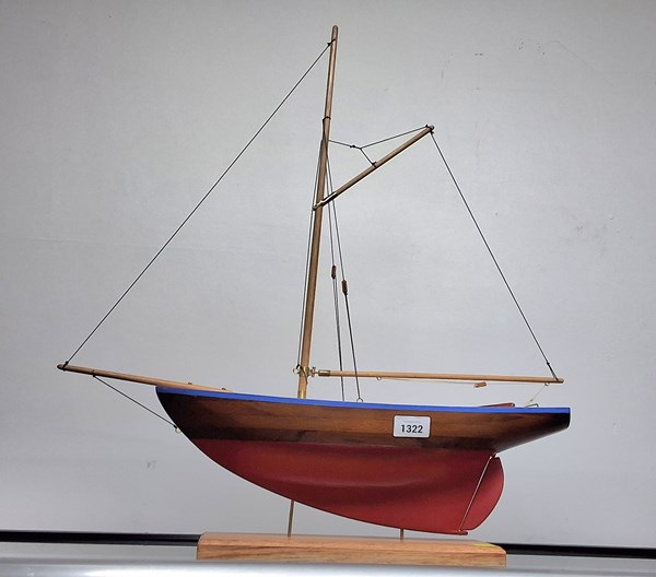 Lot 1322 - POND YACHT