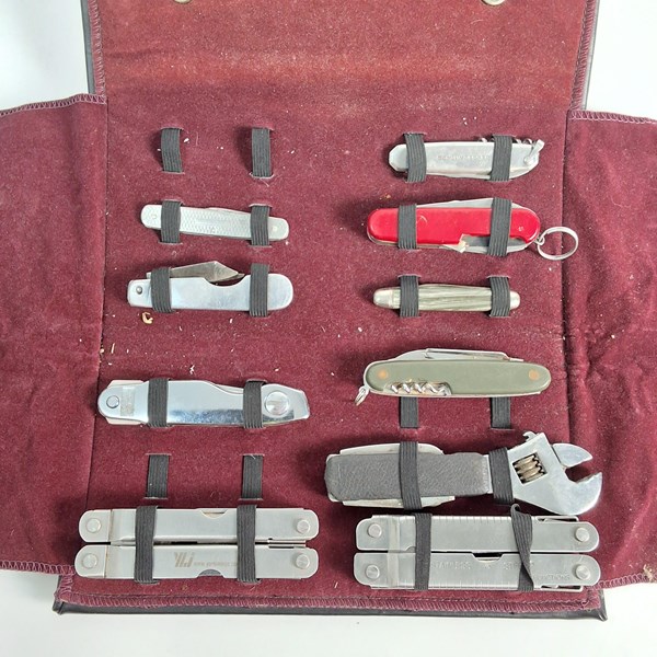 Lot 1199 - POCKET KNIVES & TOOLS