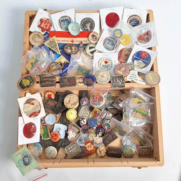 Lot 1065 - BADGES, BUTTONS & PINS