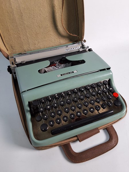 Lot 1210 - OLIVETTI TYPEWRITER