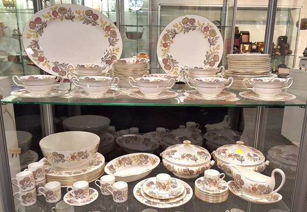 Lot 1169 - WEDGWOOD DINNER SERVICE